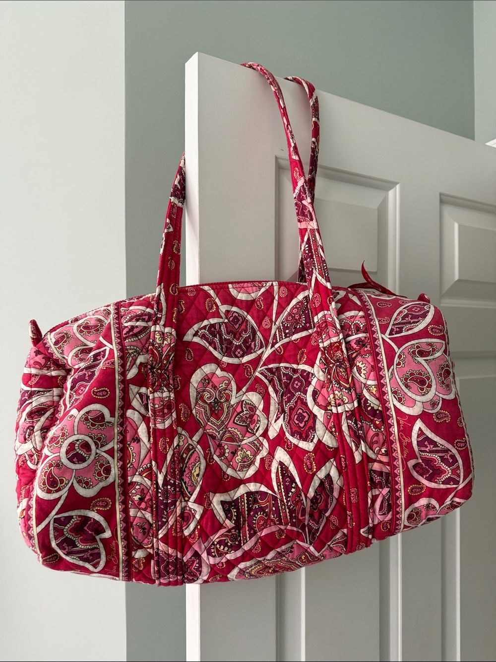 EUC Vera Bradley Pink and Red Quilted Paisley Small Zippered Tote Bag.